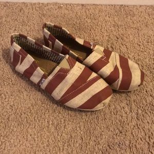 TOMS- Size 6
